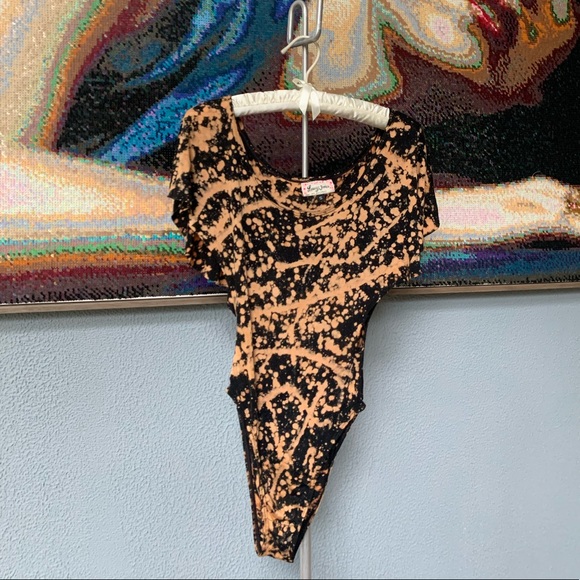 Chic bodysuit with open sides - Picture 1 of 4